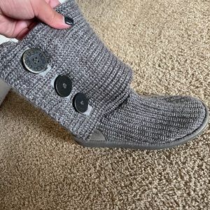 Gray sweater ugg boots